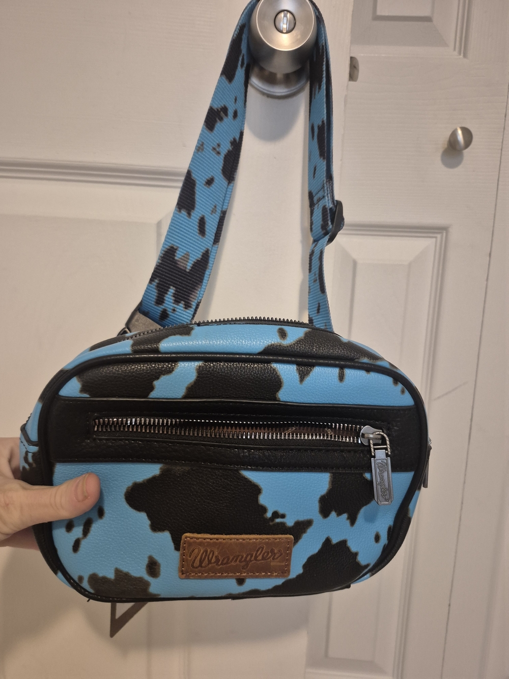 "Sale" NWT Wrangler Black & Blue Cowprint Belt Bag - Picture 4 of 5